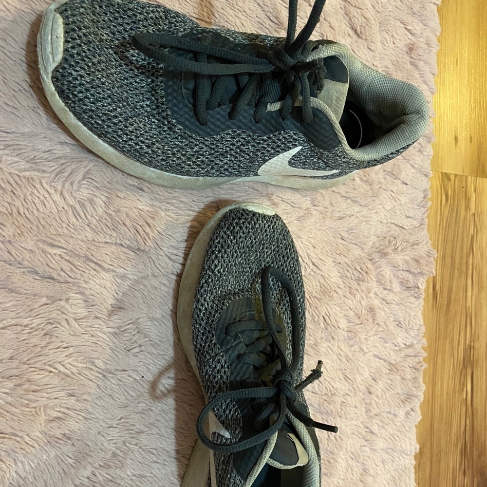 Nike tennis shoes